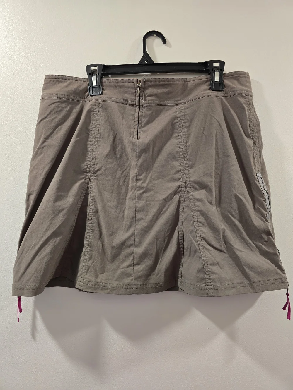 Women’s Utility Skort in Taupe with Front Flap Pockets